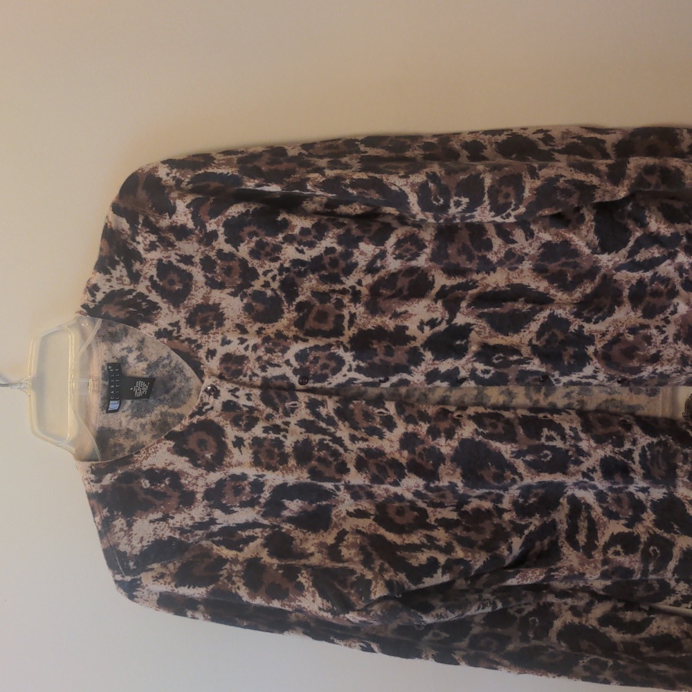 Women's Carole Little  Leopard Print Cardigan, lambswool blend  button front - Picture 2 of 6